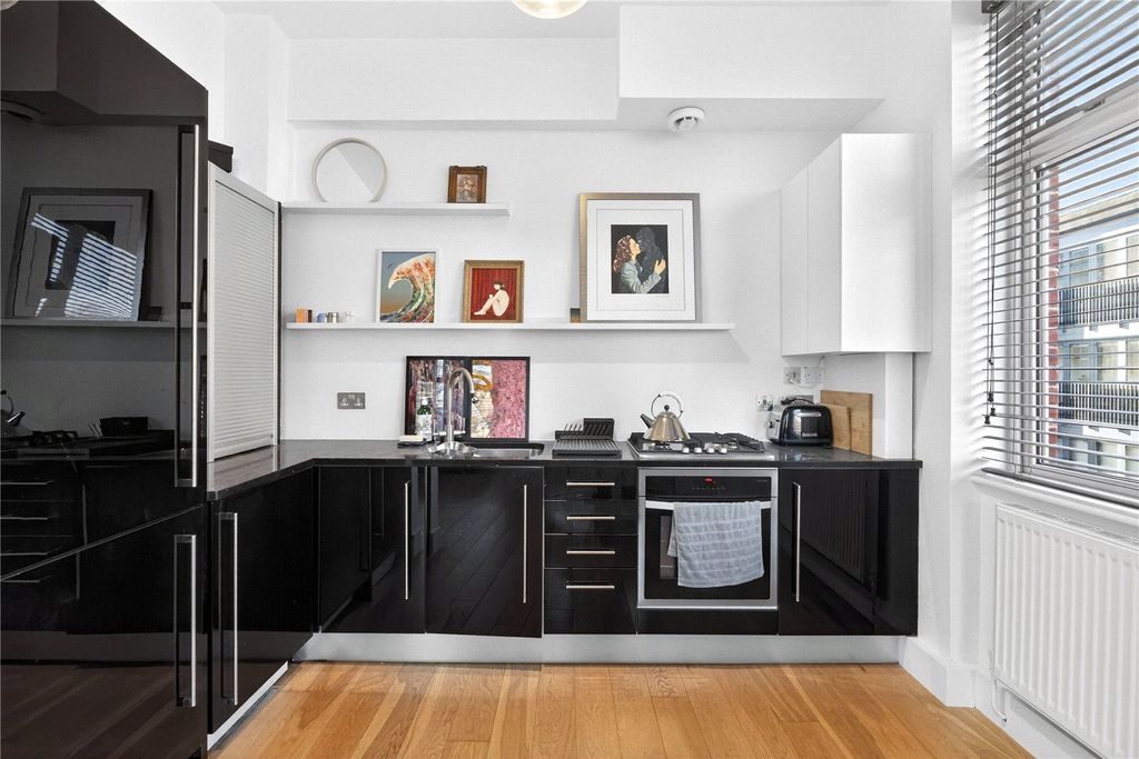 Property photo 2 of 18 Kitchen