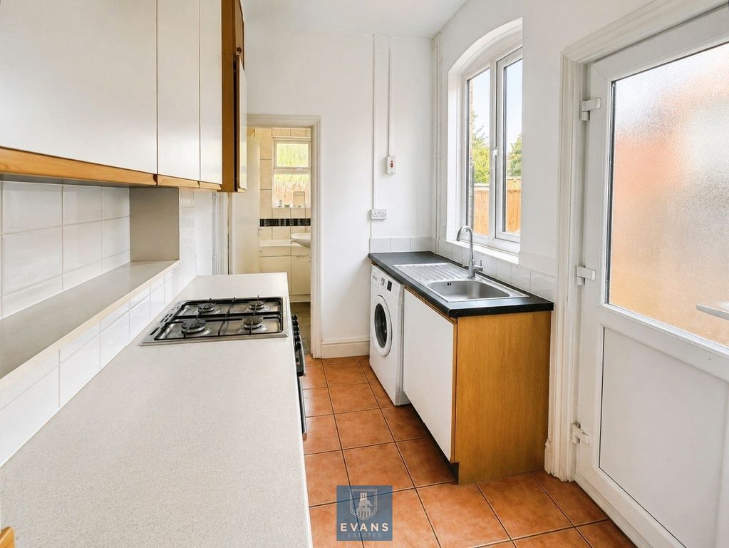 Property photo 2 of 8 Kitchen