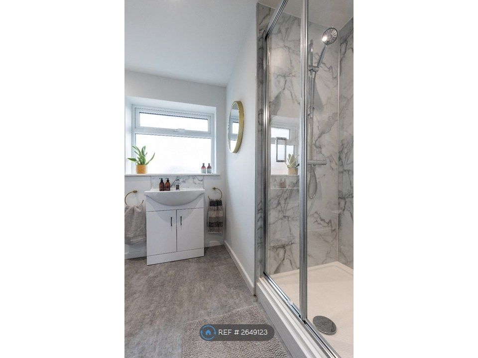 Property photo 3 of 9 Modern Large Shower Room