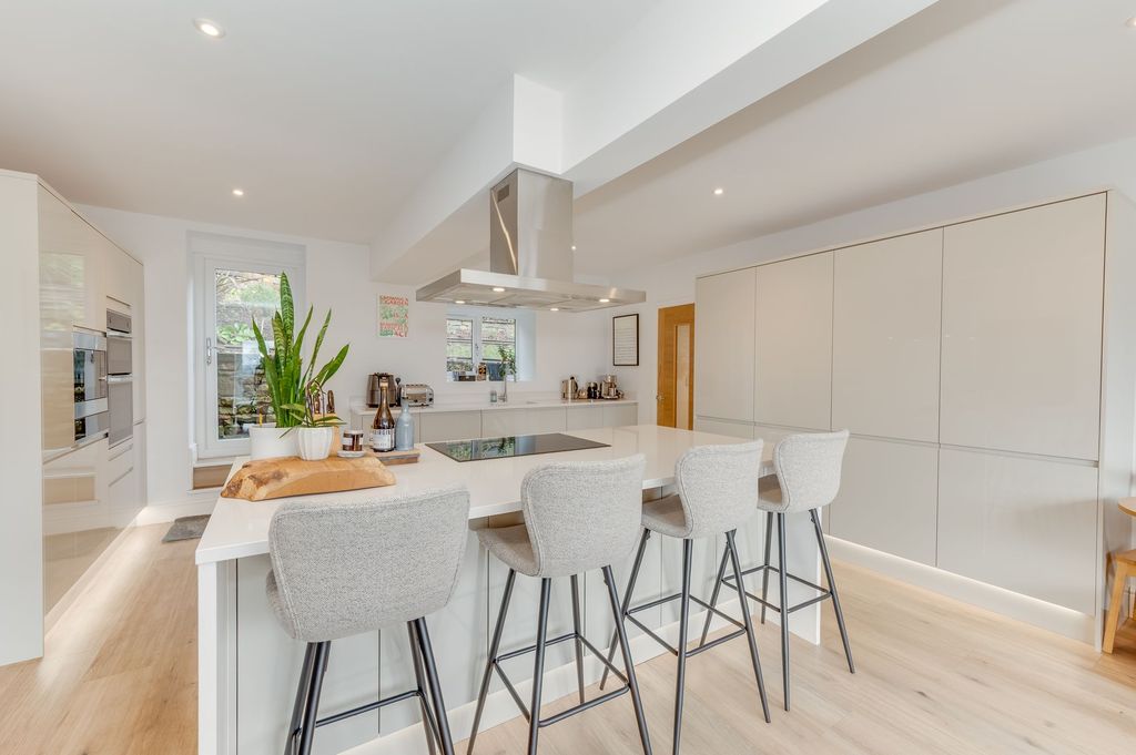 Property photo 2 of 46