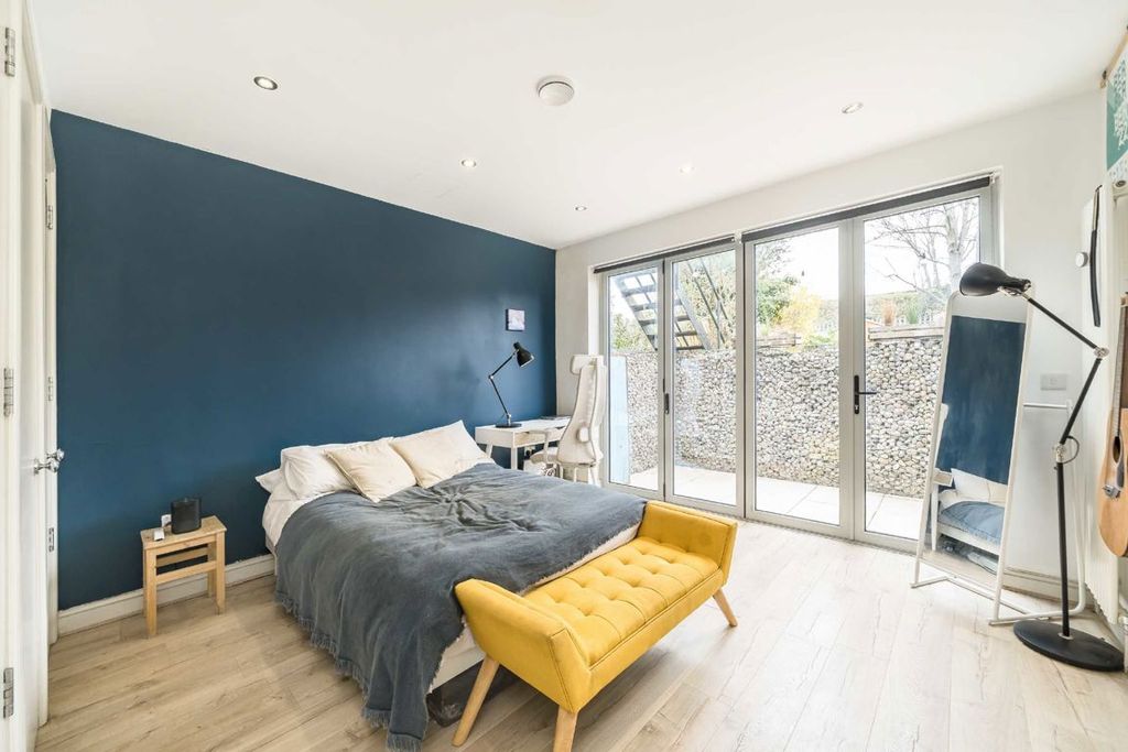 Property photo 3 of 5