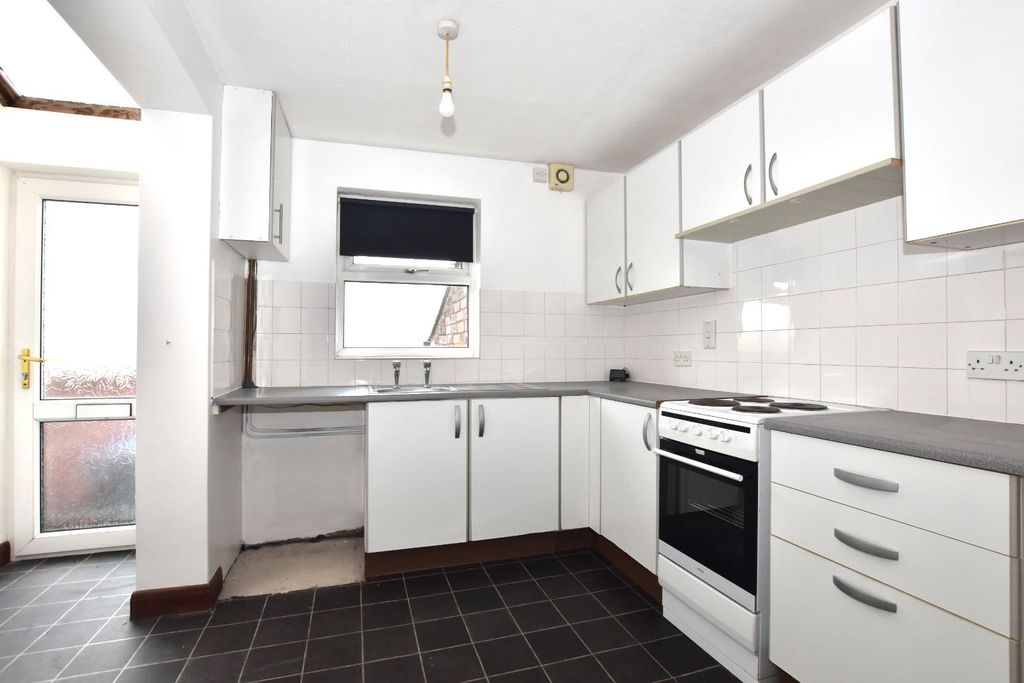 Property photo 2 of 16 Kitchen 3.Jpg