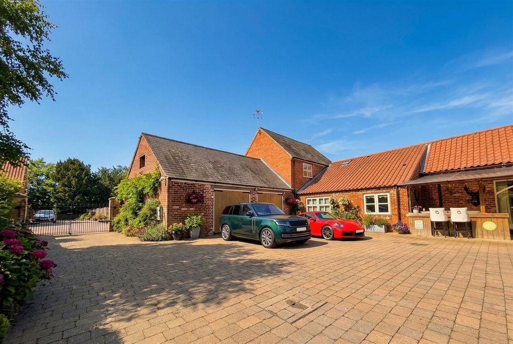 Property photo 2 of 30 Image-3x2-2528x1696 - 2026-03-26T203506.607.Jpg