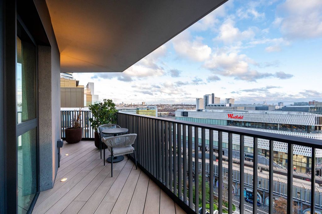 Property photo 3 of 33