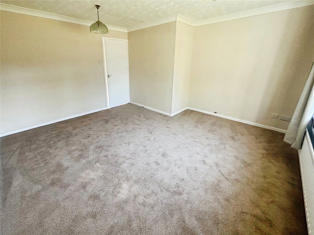 Property photo 3 of 10 Lounge