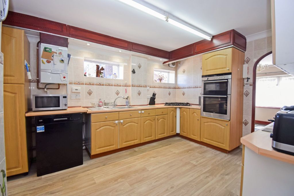 Property photo 3 of 22 Kitchen