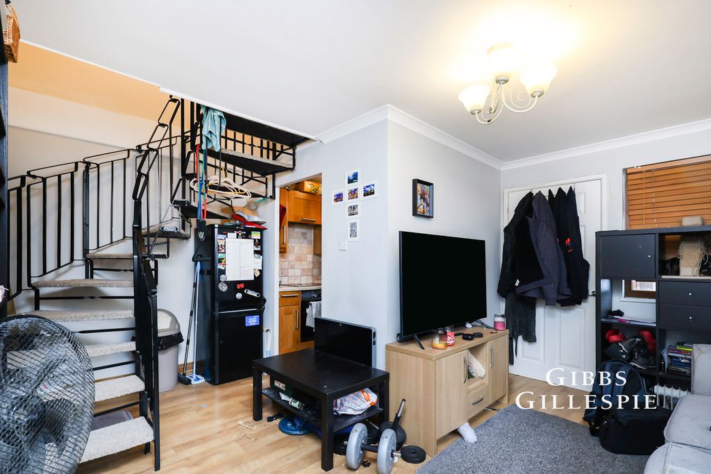 Property photo 3 of 10 Photo