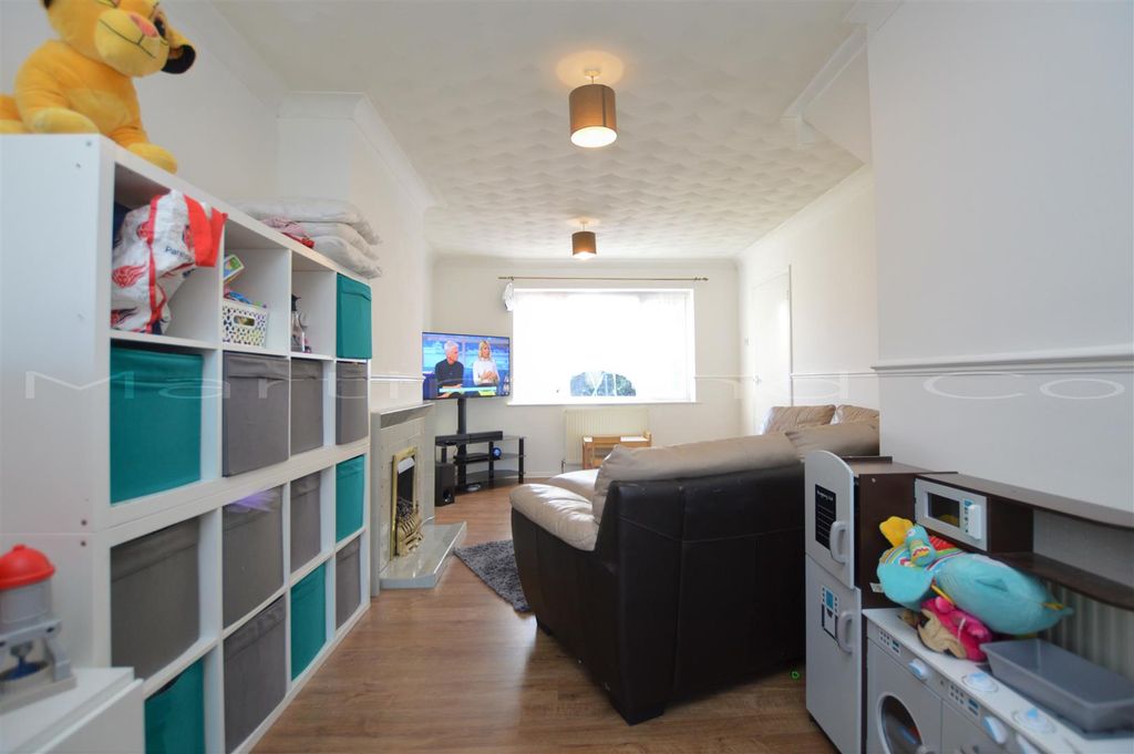 Property photo 2 of 8