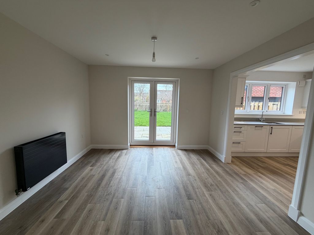 Property photo 3 of 10 Dining Room