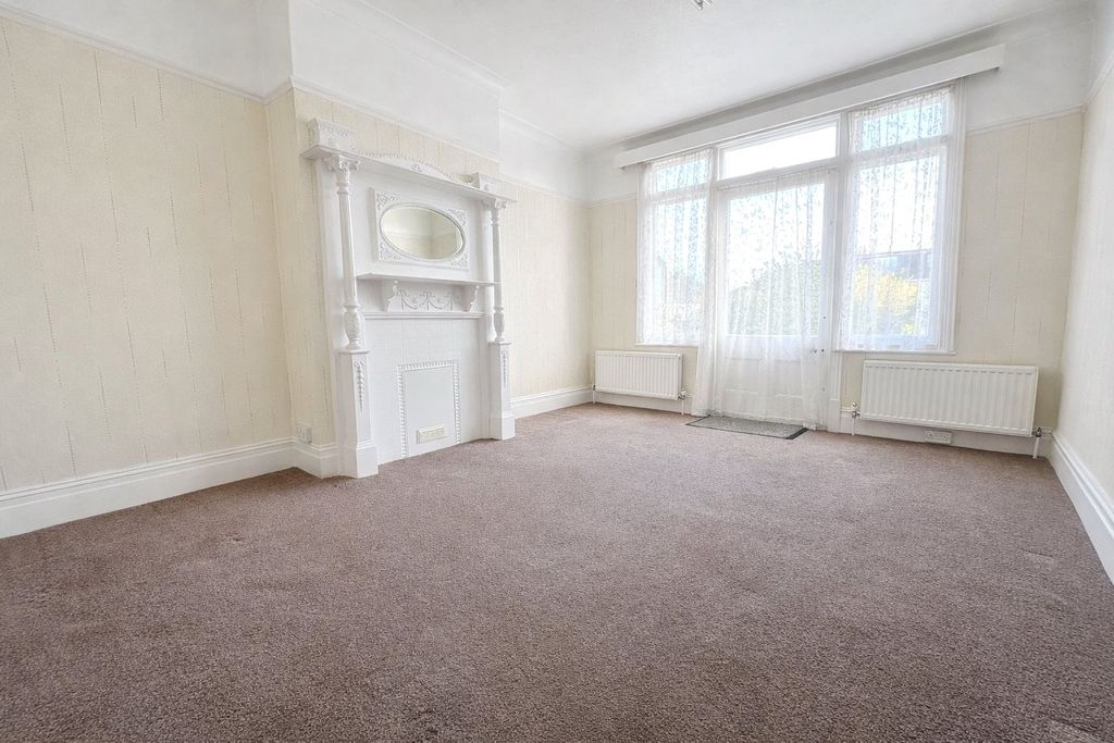 Property photo 3 of 14 Picture 3