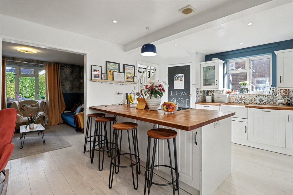 Property photo 3 of 13 Kitchen / Living