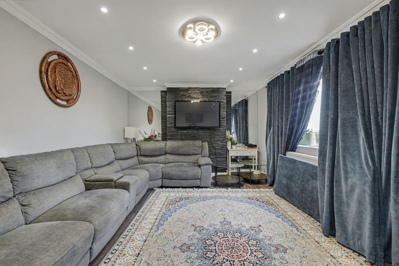 Property photo 3 of 16 Photo 6