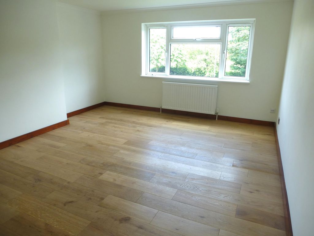 Property photo 2 of 6 Bedroom