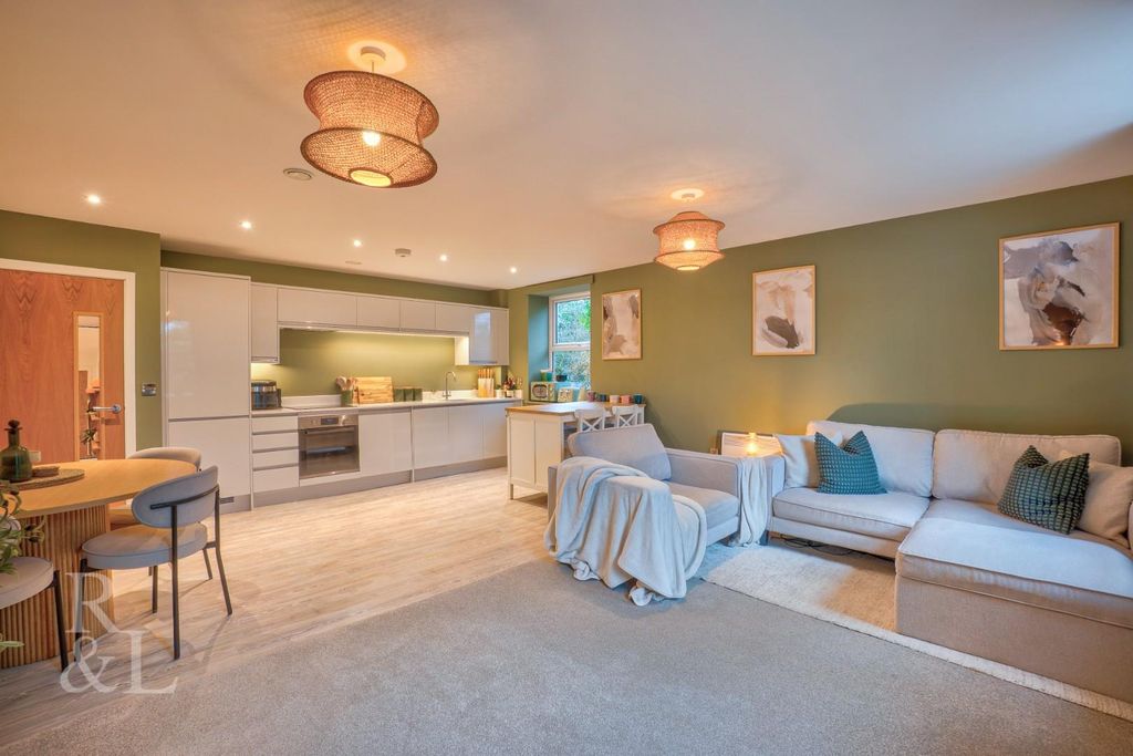 Property photo 3 of 12 Apartment 4, York House (6).Jpg