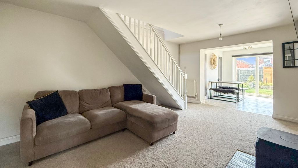 Property photo 3 of 14 Lounge