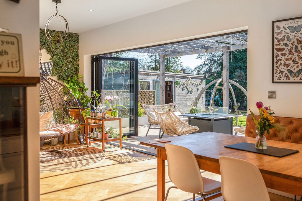 Property photo 3 of 28