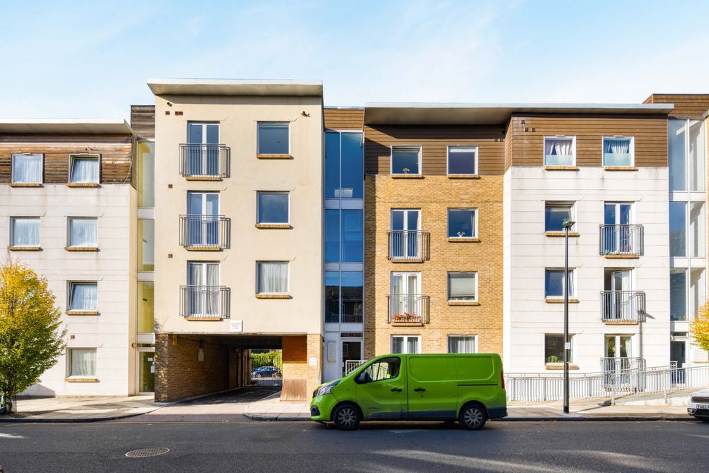 Property photo 1 of 16 Exterior