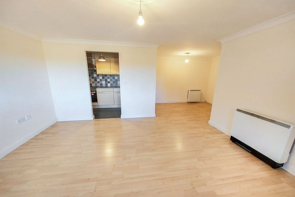 Property photo 3 of 11