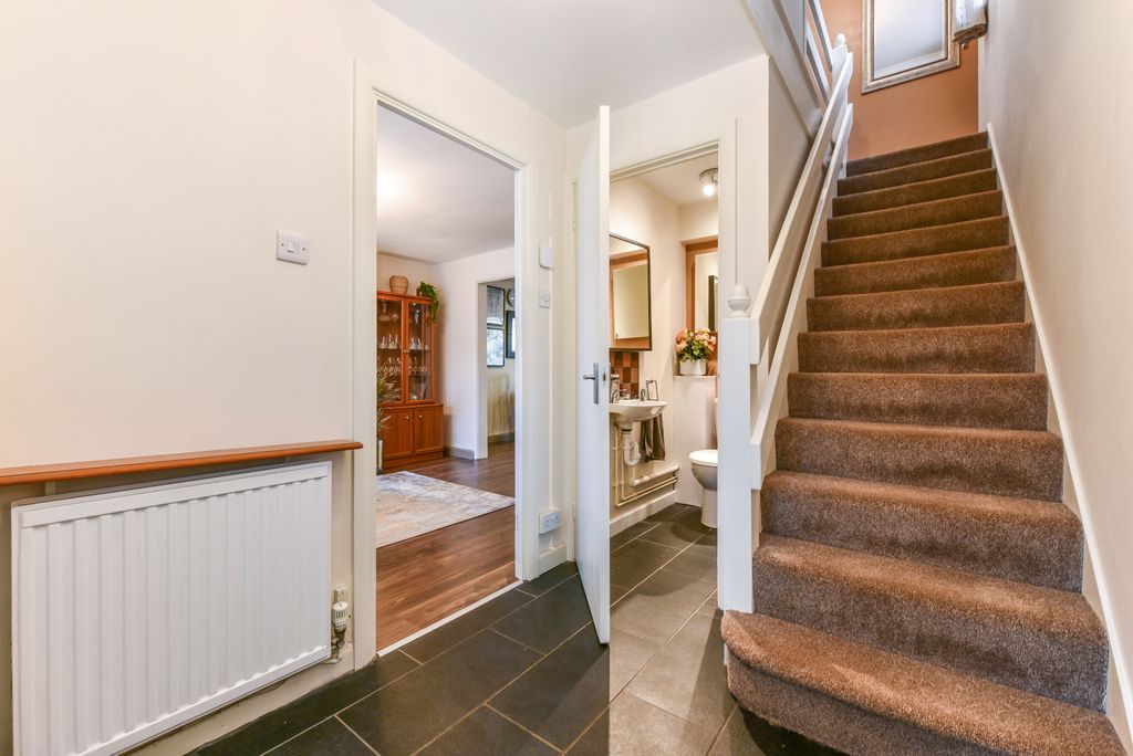 Property photo 2 of 31