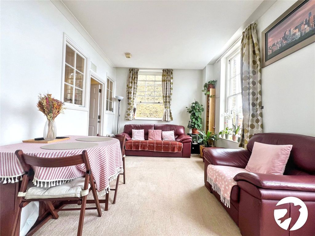 Property photo 3 of 8 Lounge