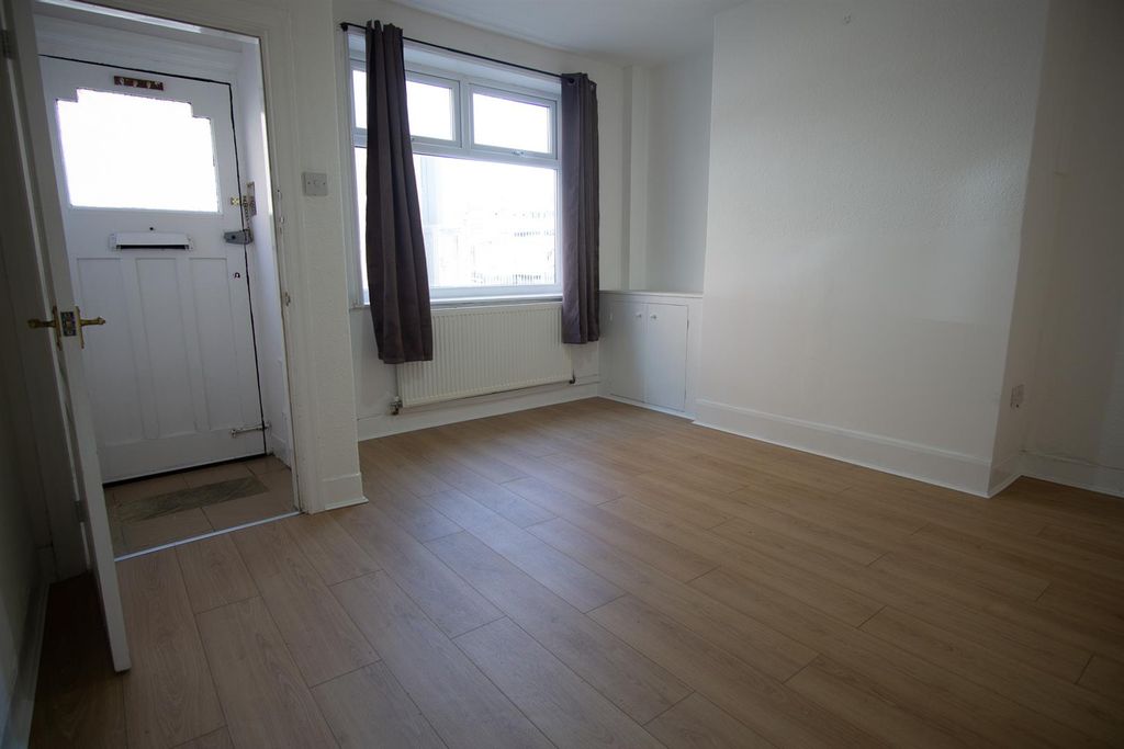 Property photo 2 of 8 Reception