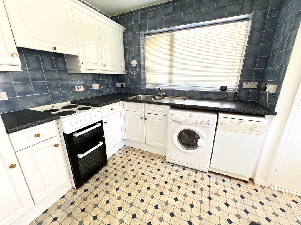 Property photo 3 of 8 Kitchen