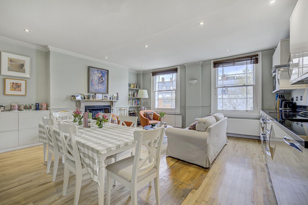 Property photo 1 of 16 Living Room