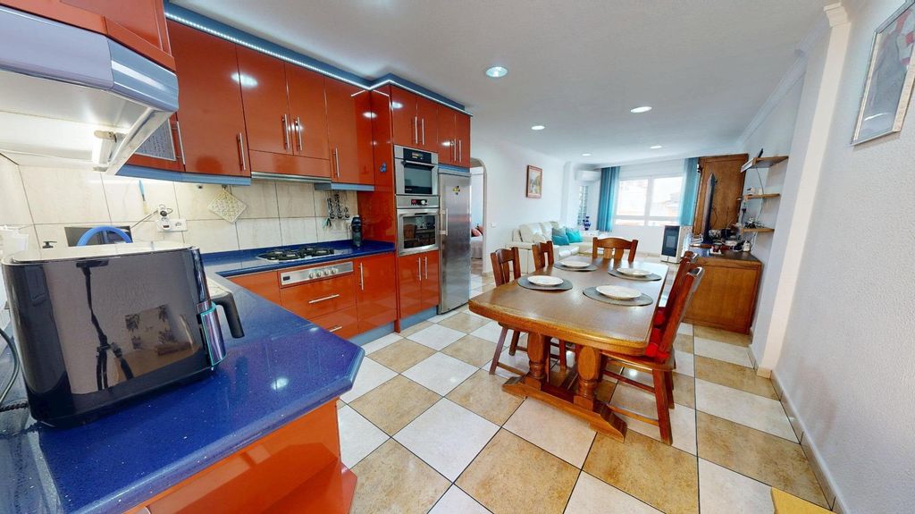 Property photo 2 of 31