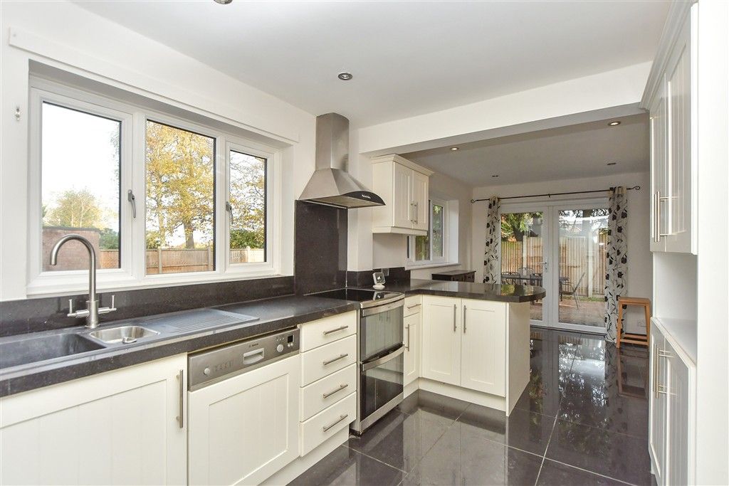 Property photo 2 of 17 Kitchen/ Breakfast Room