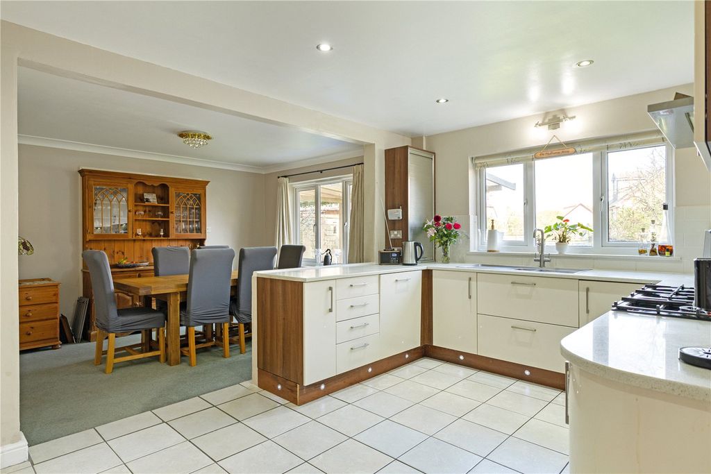 Property photo 3 of 14 Kitchen/Dining