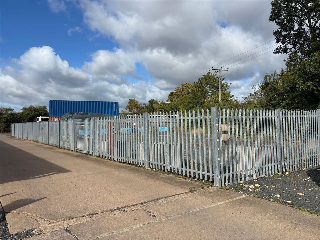 Property photo 3 of 9 Yardspace1 (3).Jpg