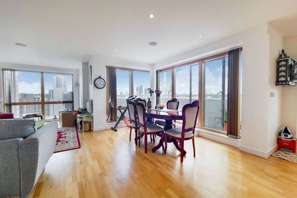 Property photo 2 of 31