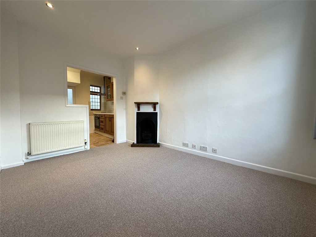 Property photo 2 of 10 Lounge