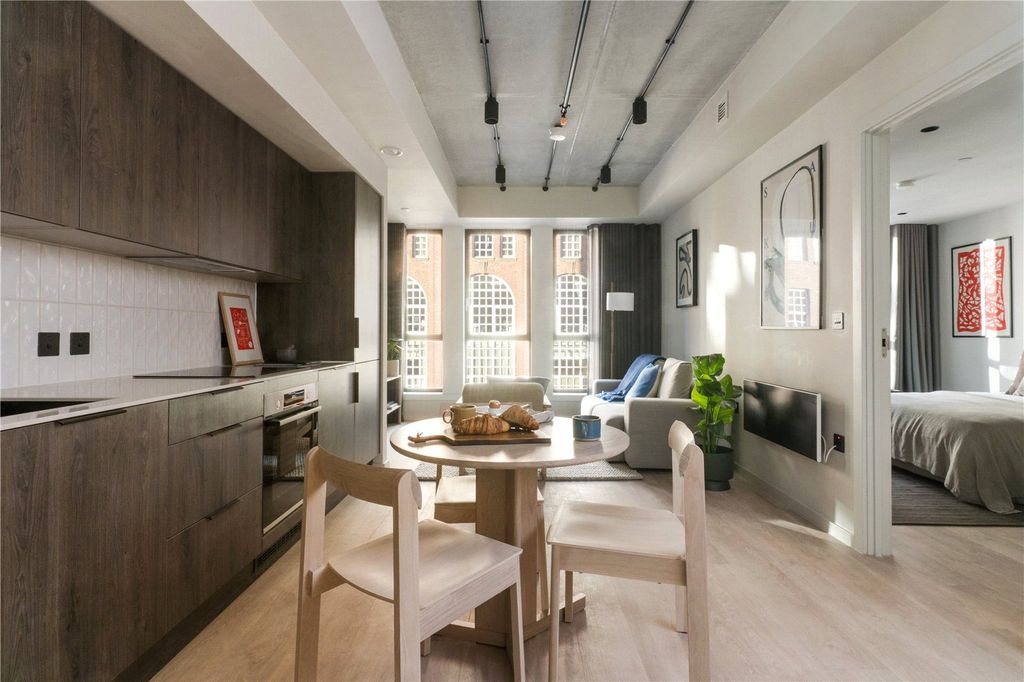 Property photo 3 of 14 Show Home