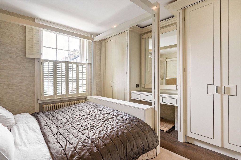 Property photo 3 of 10 Bedroom