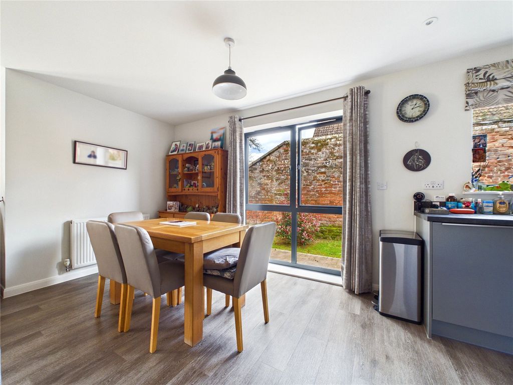 Property photo 3 of 16 Picture No. 15