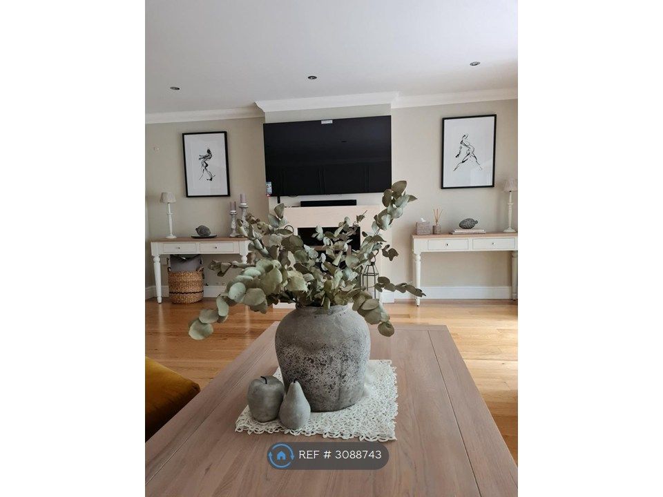 Property photo 2 of 35 Living Room