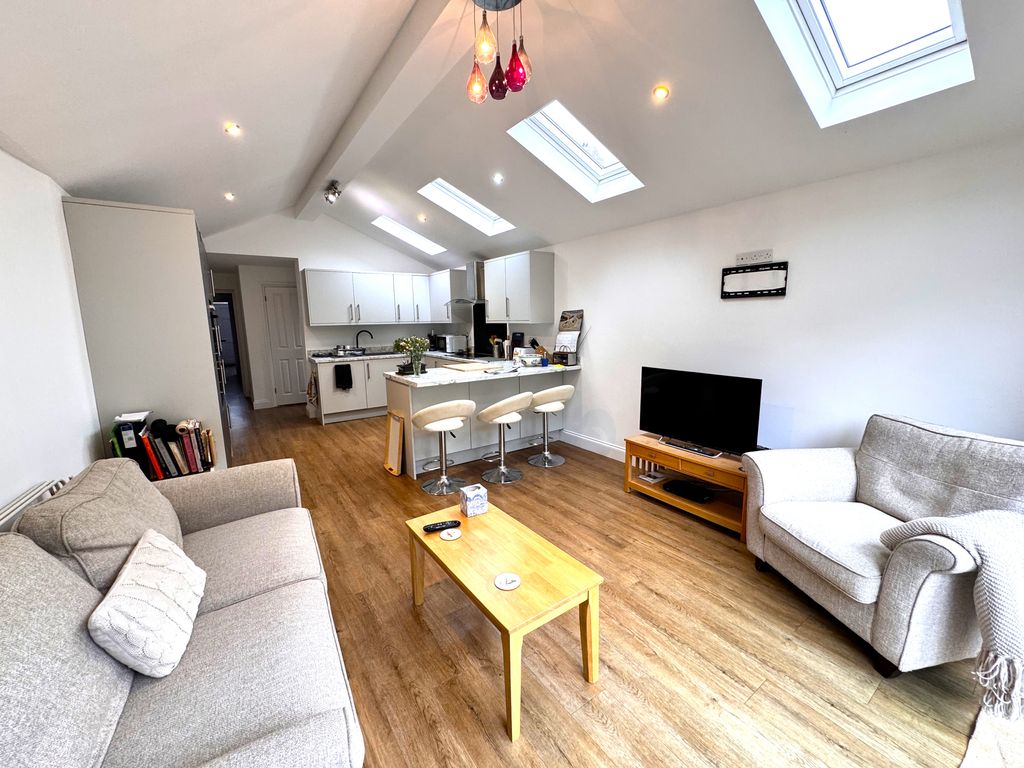 Property photo 3 of 18 Image