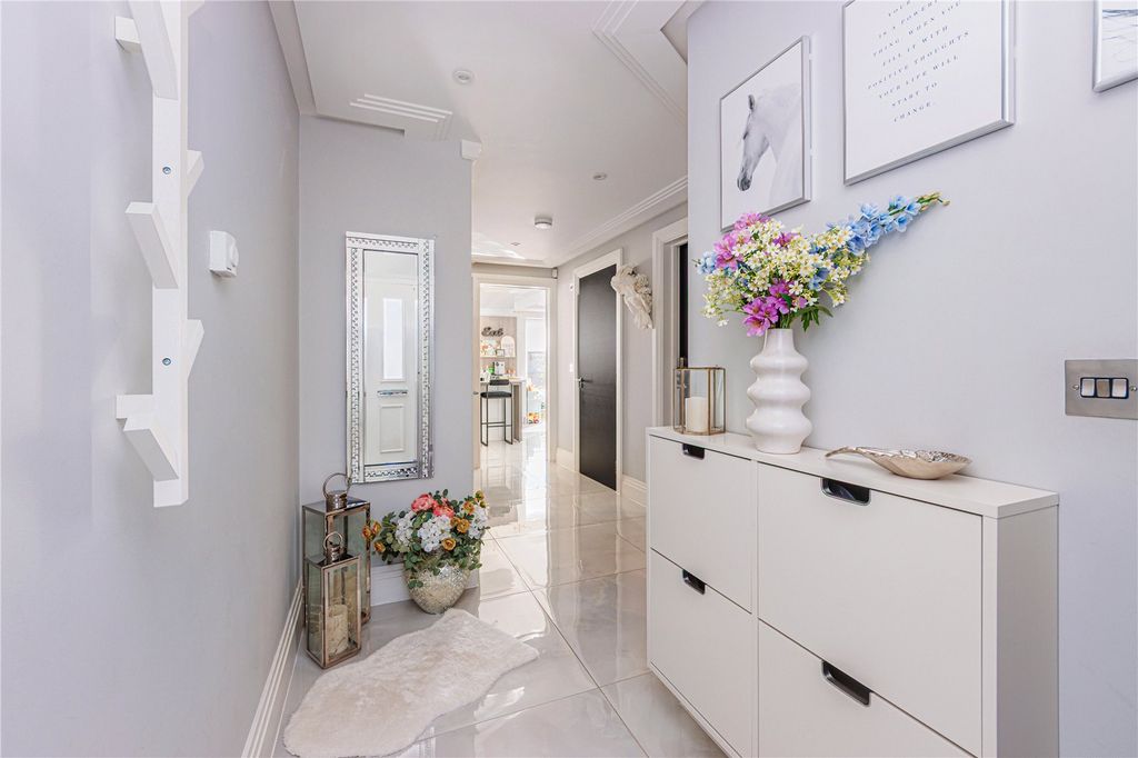 Property photo 2 of 32 Picture No. 03