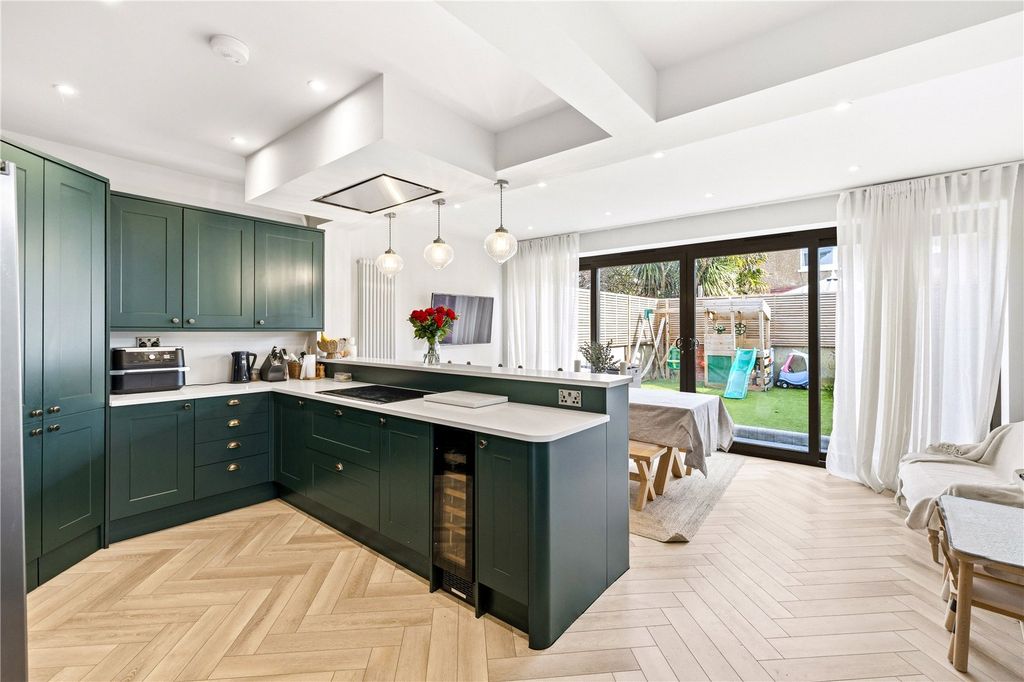 Property photo 3 of 24 Picture 3