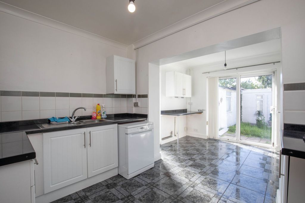 Property photo 3 of 27