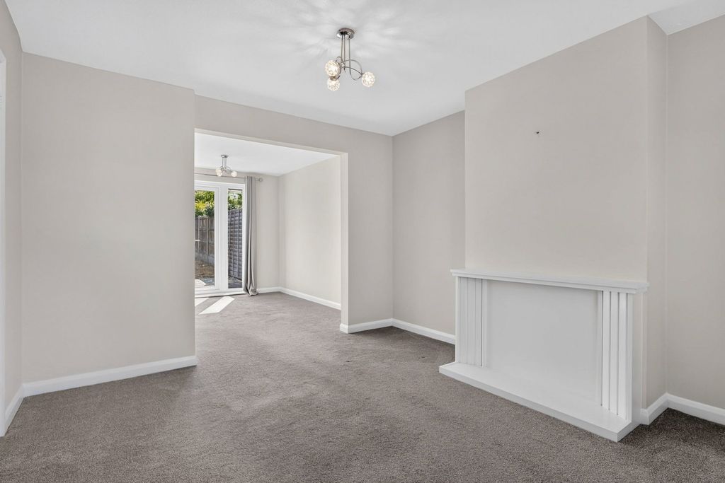 Property photo 2 of 40