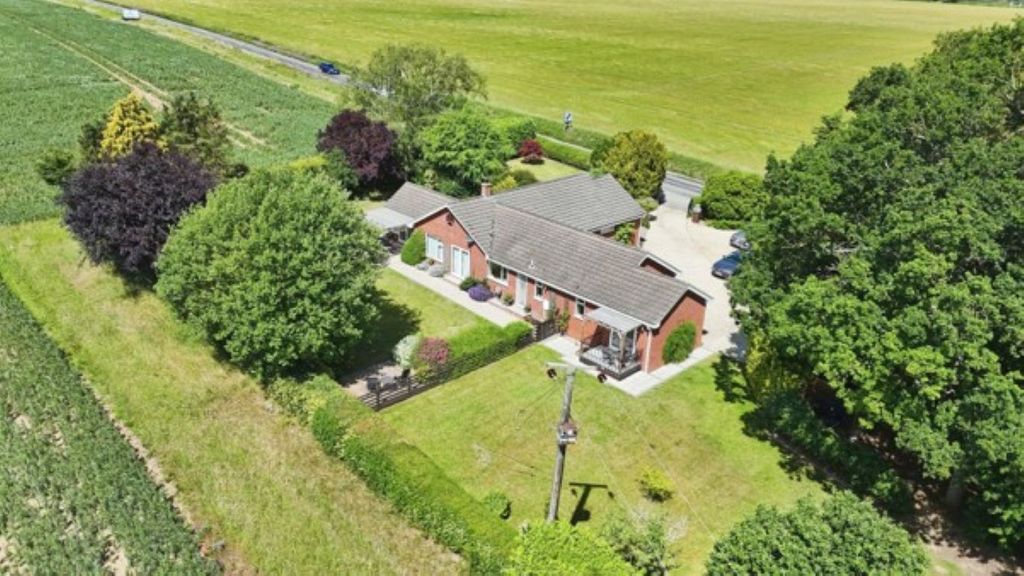 Property photo 1 of 32