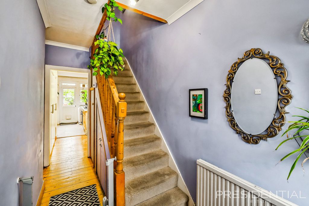 Property photo 2 of 34