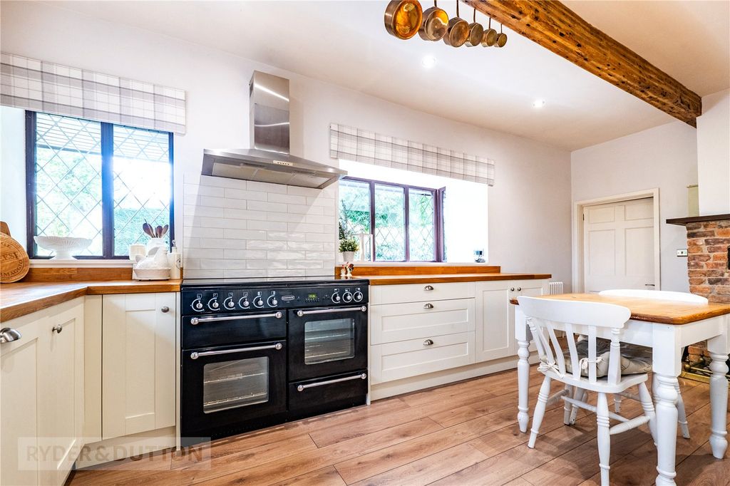 Property photo 2 of 50 Kitchen