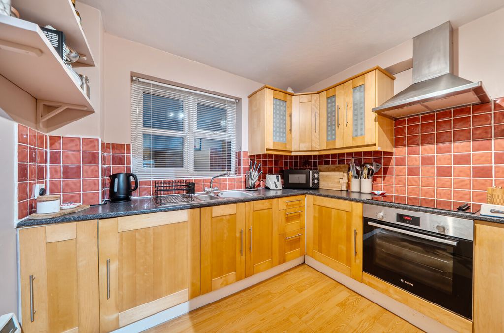 Property photo 2 of 20 1401190-8-6973434...