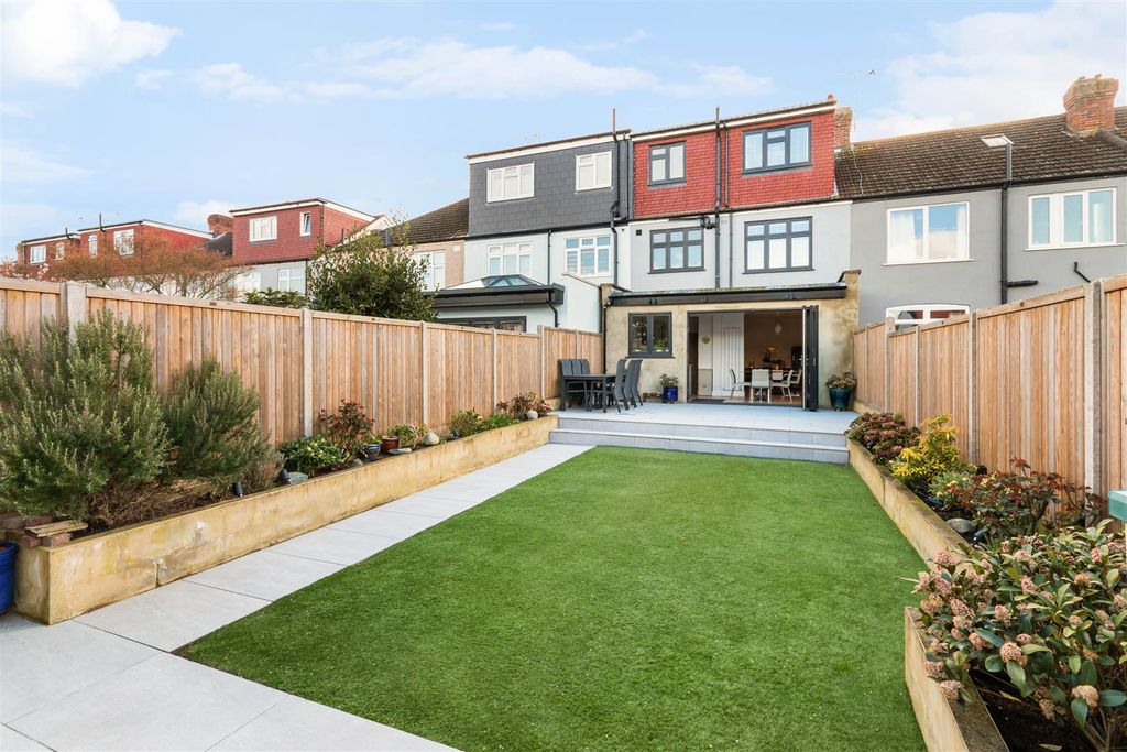 Property photo 3 of 15 Garden