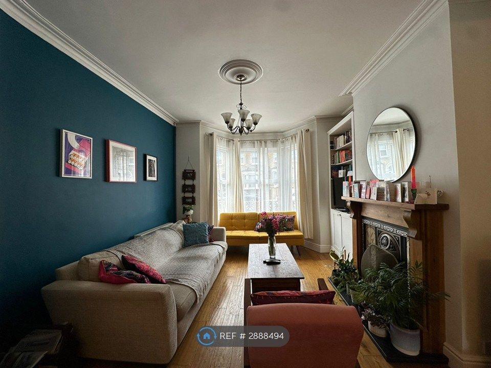 Property photo 2 of 12 Living Room