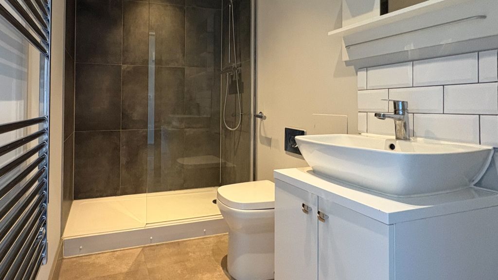 Property photo 3 of 14 Bathroom