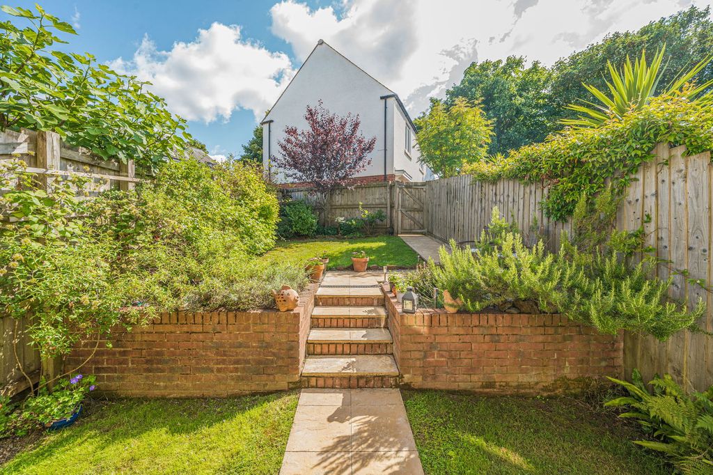 Property photo 2 of 21